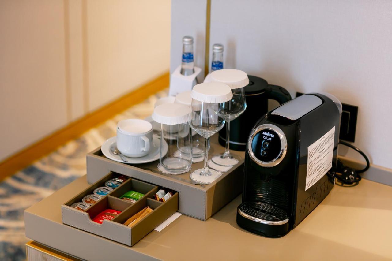 Intercontinental Baku By Ihg Otel Dış mekan fotoğraf A Nespresso coffee machine in a hotel room